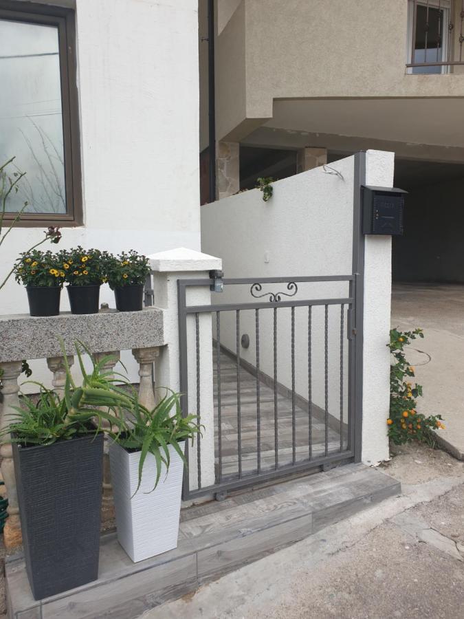 Apartmani Desancic Бар Экстерьер фото